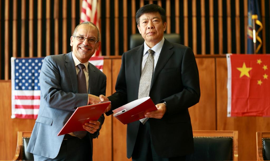 图文刘新生率团访问美国加拿大高校